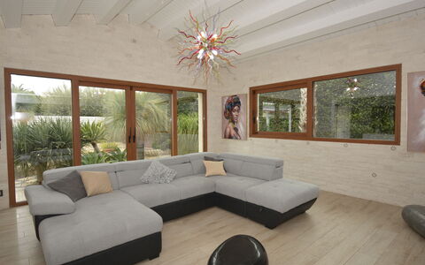 Villa Monaco: Meubles, Canapé, Design Intérieur, Salon, Sol, Sol, Domicile, Appartement, Table Basse