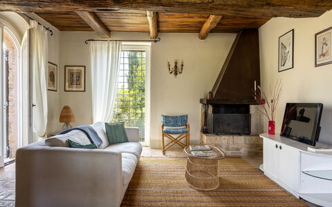 Il Casale al Colle: Meubles, Design Intérieur, Sol, Mur, Canapé, Sol, Bois, Salon, Pièce, Domicile