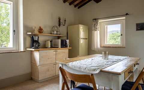 Il Casale al Colle: Meubles, Design Intérieur, Bois, Sol, Cuisine, Plafond, Sol, Pièce, Éclairage, Table