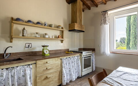 Il Casale al Colle: Bois, Cuisine, Design Intérieur, Meubles, Comptoir, Sol, Cabinetry, Pièce, Domicile, Appareil De Cuisine