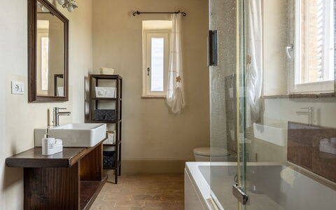 Il Casale al Colle: Salle De Bains, Design Intérieur, Sol, Luminaire Plomberie, Mur, Sol, Lavabo, Évier, Plafond, Miroir