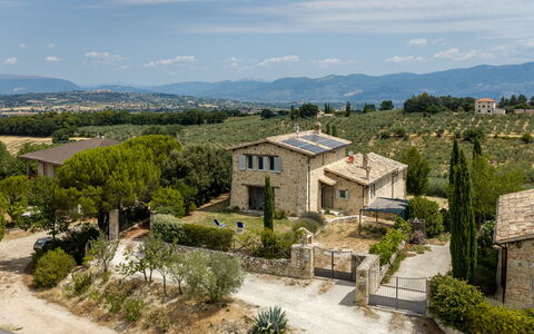 Il Casale al Colle: Bâtiment, Maison, Zone Résidentielle, Domicile, Toit, Paysage, Arbuste, Architecture, Lot Terre