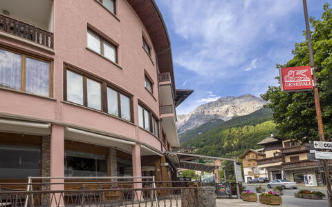 Bormio 37: Appartement, Architecture, Zone Résidentielle, Condominium, Composite, Design Urbain, Balcon, Usage Mixte, Ombre