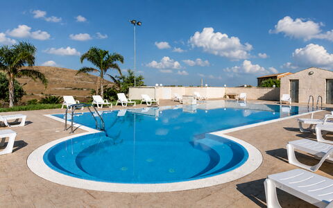 Antica Cascina 191: Piscine, Recours, Composite, Mobilier De Jardin, Hôtel, Centre De Loisirs, Balancelle, Chaise, Eco Hôtel, Parapluie