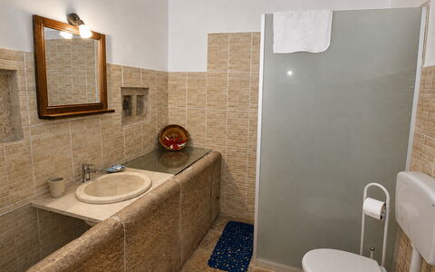 Antica Cascina 191: Luminaire Plomberie, Mur, Sol, Lavabo, Salle De Bains, Sol, Design Intérieur, Évier, Robinet, Plomberie
