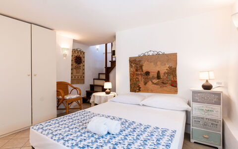 Casetta Pantasina: Meubles, Appartement, Chambre, Plante D'Appartement, Recours, Pot De Fleur, Chaise, Lit, Hôtel, Literie