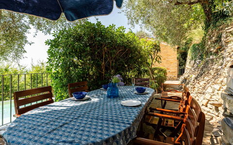 Casetta Pantasina: Meubles, Chaise, Table, Mobilier De Jardin, Tableau De Plein Air, Table Cuisine Et Salle A Manger, Ombre, Nappe De Table, Jardin, Arrière-Cour