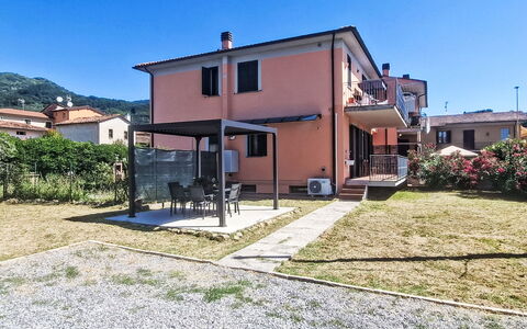 Sondolo: Familiale, Appartement, Véhicule De Luxe, Mid-Taille Car, Parking, Sedan, Voiture Compacte, City Car