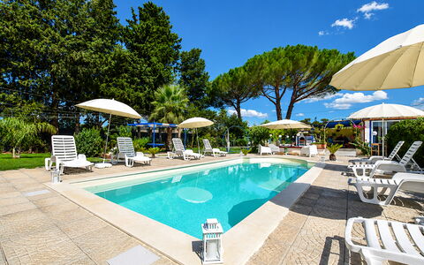 Villa Didymos: Recours, Piscine, Parapluie, Jardin, Ombre, Balancelle, Aménagement Paysager, Eco Hôtel, Ville Resort, Mobilier De Jardin