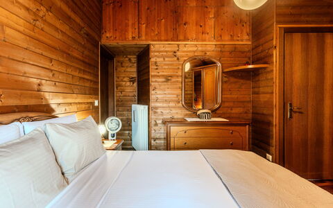 Casa Gloria: Bois, Design Intérieur, Plafond, Sol, Sol, Éclairage, Meubles, Chambre, Lit, Luminaire