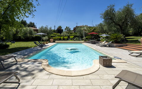 Villa El Perlè, Padenghe sul Garda: Piscine, Recours, Jardin, Eco Hôtel, Ombre, Hacienda, Aménagement Paysager, Mobilier De Jardin, Caractéristique De L'Eau, Biens