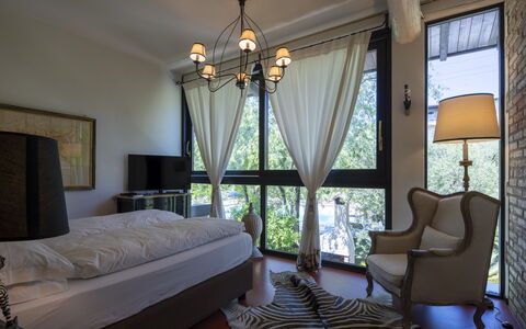 Villa El Perlè, Padenghe sul Garda: Meubles, Design Intérieur, Lit, Chambre, Bois, Pièce, Sol, Sol, Plafond, Literie