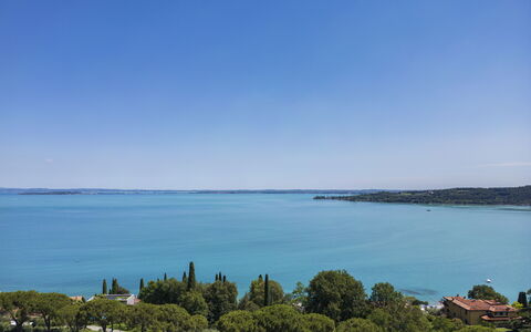 Villa El Perlè, Padenghe sul Garda: Bleu, L'Eau, Plan D'Eau, Jour, Horizon, Cotiers Et Relief Océaniques, Mer, Été, Océan, Côte