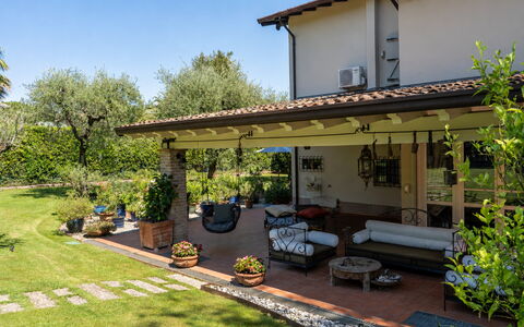 Villa El Perlè, Padenghe sul Garda: Meubles, Jardin, Domicile, Pot De Fleur, Porche, Structure En Plein Air, Ombre, Arrière-Cour, Biens