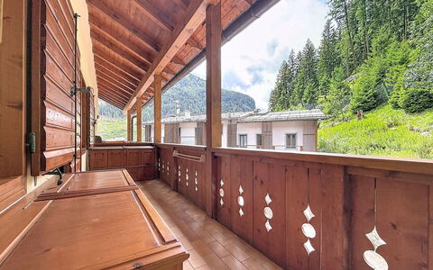 Anny: Chaîne De Montagnes, Balcon, Village De Montagne