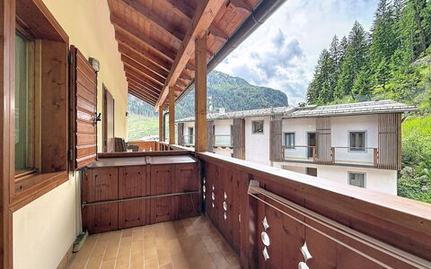 Anny: Chaîne De Montagnes, Balcon, Village De Montagne