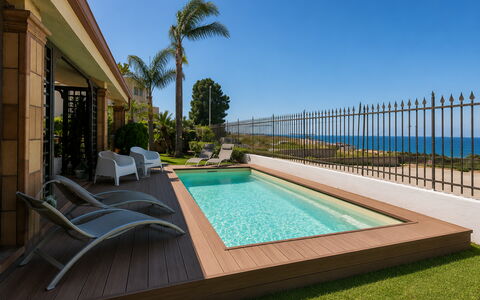 La Villa di Giusy: Piscine, Recours, Sol, Eco Hôtel, Sol, Composite, Loisir, Plate-Forme, Ombre, Jardin