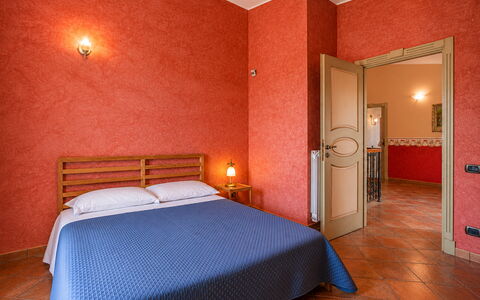 La Villa di Giusy: Sol, Sol, Design Intérieur, Pièce, Plafond, Tache De Bois, Chambre, Linge, Hôtel, Drap De Lit