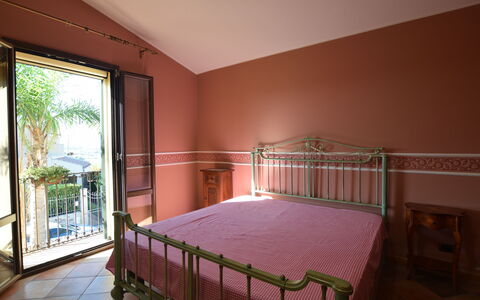 La Villa di Giusy: Meubles, Design Intérieur, Chambre, Sol, Lit, Domicile, Pièce, Cadre De Lit, Drap De Lit, Literie