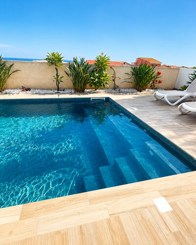 A Casa di Gio: Bleu, Piscine, Sol, Sol, Composite, Recours, Mobilier De Jardin, Loisir, Caractéristique De L'Eau, Ombre