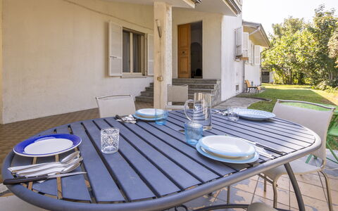 Villa Eva: Mobilier De Jardin, Meubles, Ombre, Tableau De Plein Air, Chaise, Table Cuisine Et Salle A Manger, Plate-Forme, Arrière-Cour, Balcon, Cour