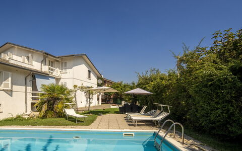 Villa Eva: Piscine, Zone Résidentielle, Maison, Domicile, Recours, Biens, Villa, Aménagement Paysager, Mobilier De Jardin, Cour