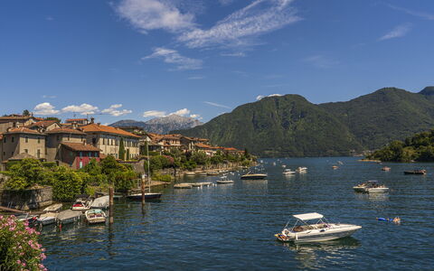 Next Comacina, Lago di Como with Garage: L'Eau, Plan D'Eau, Montagnes Relief, Bateau, Montagne, Navire, Colline, Chaîne De Montagnes, Cotiers Et Relief Océaniques, Montagnes