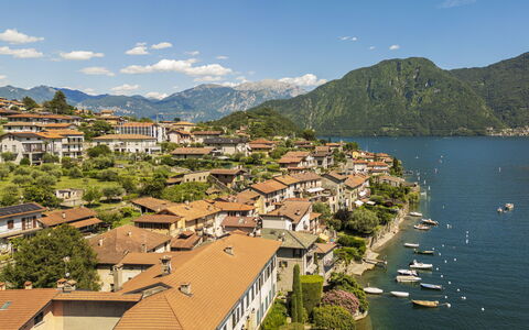 Next Comacina, Lago di Como with Garage: Montagnes Relief, L'Eau, Montagne, Colline, Montagnes, Chaîne De Montagnes, Maison, Cotiers Et Relief Océaniques, Station De Montagne, Village
