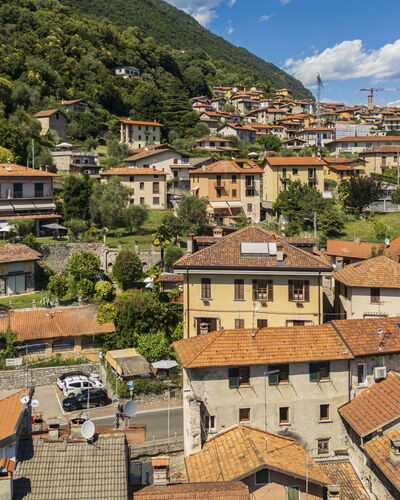 Next Comacina, Lago di Como with Garage: Montagnes Relief, Montagne, Colline, Zone Résidentielle, Maison, Quartier, Ville, Paysage, Montagnes, Toit