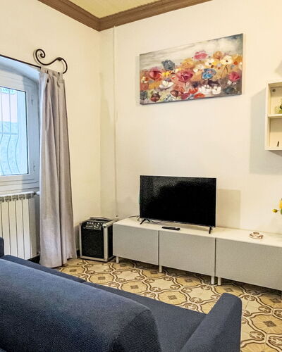 Enrico: Design Intérieur, Meubles, Sol, Mur, Sol, Bois, Pièce, Éclairage, Canapé, Salon
