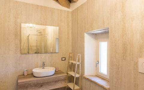 Lago di Vico 629: Sol, Mur, Sol, Bois, Luminaire Plomberie, Design Intérieur, Lavabo, Évier, Salle De Bains, Plafond