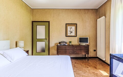Villa Giulia: Design Intérieur, Sol, Mur, Sol, Meubles, Bois, Lit, Chambre, Éclairage, Pièce