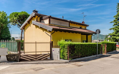 Villa Giulia: Clôture, Porte, Accueil Escrime, Balcon