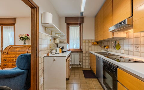 Locanda dei Nonni: Cuisine, Comptoir, Bois, Sol, Design Intérieur, Appartement, Appareil De Cuisine, Cabinetry, Principaux Appliance, Sol