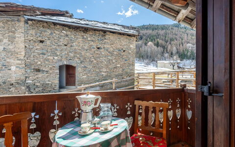 Les Combes 6: Mur, Bois, Design Intérieur, Meubles, Plafond, Chalet, Porte, Tache De Bois, Chaise, Dur