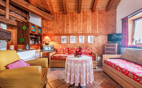 Les Combes 6: Domicile, Chalet, Cabane En Rondins, Tache De Bois, Dur, Plante D'Appartement, Ferme, Salon, Recours, Hôtel