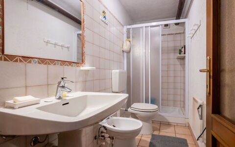 Les Combes 6: Sol, Design Intérieur, Sol, Meubles, Pièce, Luminaire Plomberie, Plafond, Évier, Salle De Bains, Appartement