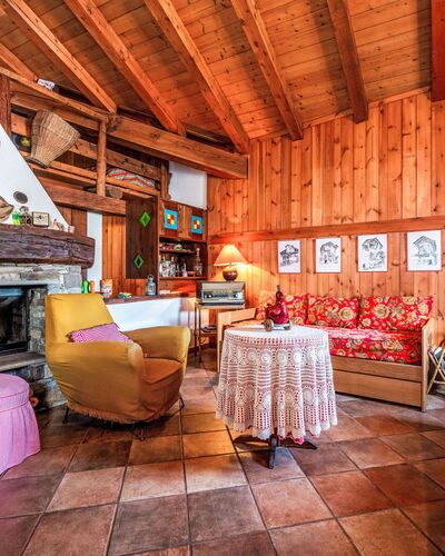 Les Combes 6: Bois, Domicile, Chalet, Cabane En Rondins, Recours, Tache De Bois, Dur, Ferme, Salon, Lumber