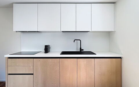 Ca' Alma Dolomia: Bois, Sol, Cabinetry, Comptoir, Design Intérieur, Cuisine, Meubles, Évier, Sol, Robinet