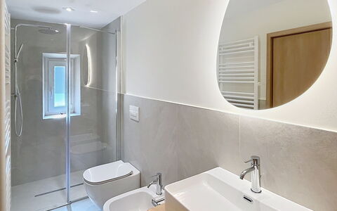 Ca' Alma Dolomia: Salle De Bains, Sol, Luminaire Plomberie, Sol, Mur, Design Intérieur, Lavabo, Évier, Toilette, Robinet