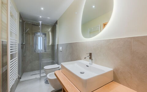 Ca' Alma Dolomia: Sol, Sol, Salle De Bains, Luminaire Plomberie, Mur, Design Intérieur, Bois, Lavabo, Évier, Plafond