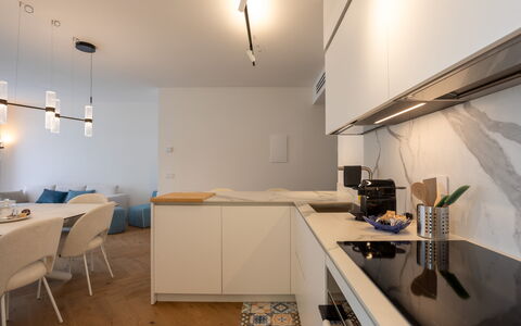 Porto di Luce Luxury, Jacuzzi and Seaview: Design Intérieur, Meubles, Sol, Comptoir, Cuisine, Mur, Luminaire, Bois, Sol, Plafond