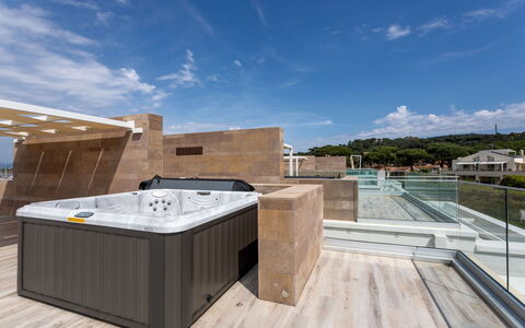 Porto di Luce Luxury, Jacuzzi and Seaview: Luminaire Plomberie, Baignoire, Sol, Appartement, Jacuzzi, Piscine, Recours, Hôtel, Appartement Penthouse