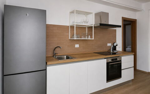 Villa Blue: Cuisine, Sol, Cabinetry, Comptoir, Appareil De Cuisine, Meubles, Design Intérieur, Principaux Appliance, Bois, Sol
