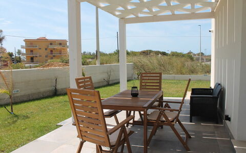 Villa Blue: Meubles, Bois, Mobilier De Jardin, Sol, Sol, Chaise, Ombre, Structure En Plein Air, Tableau De Plein Air, Pergola