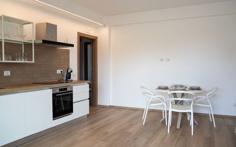 Villa Blue: Meubles, Design Intérieur, Sol, Sol, Mur, Bois, Plafond, Parquet, Pièce, Éclairage