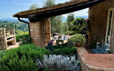 Villa Larino: Arbuste, Jardin, Brique, Couverture De Sol, Aménagement Paysager, Arrière-Cour, Dalle, Pot De Fleur, Cour