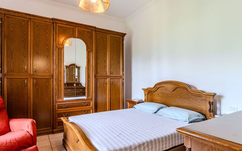 Casa Iolanda: Meubles, Chambre, Lit, Design Intérieur, Bois, Cabinetry, Sol, Sol, Pièce, Drap De Lit