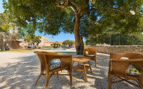 La Muraglia: Mobilier De Jardin, Meubles, Chaise, Ombre, Tableau De Plein Air, Piscine, Recours, Biens, Aménagement Paysager, Cour