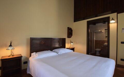 La Muraglia: Mur, Design Intérieur, Bois, Sol, Sol, Lit, Chambre, Plafond, Meubles, Éclairage